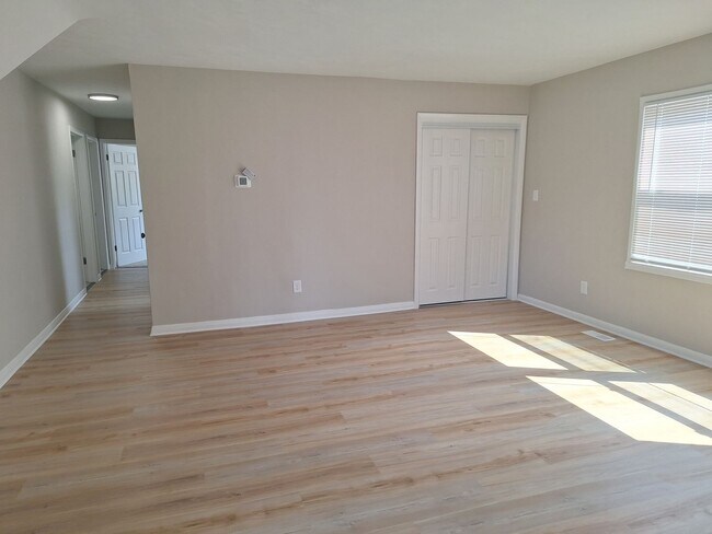 Building Photo - 3303 Candlewood Dr