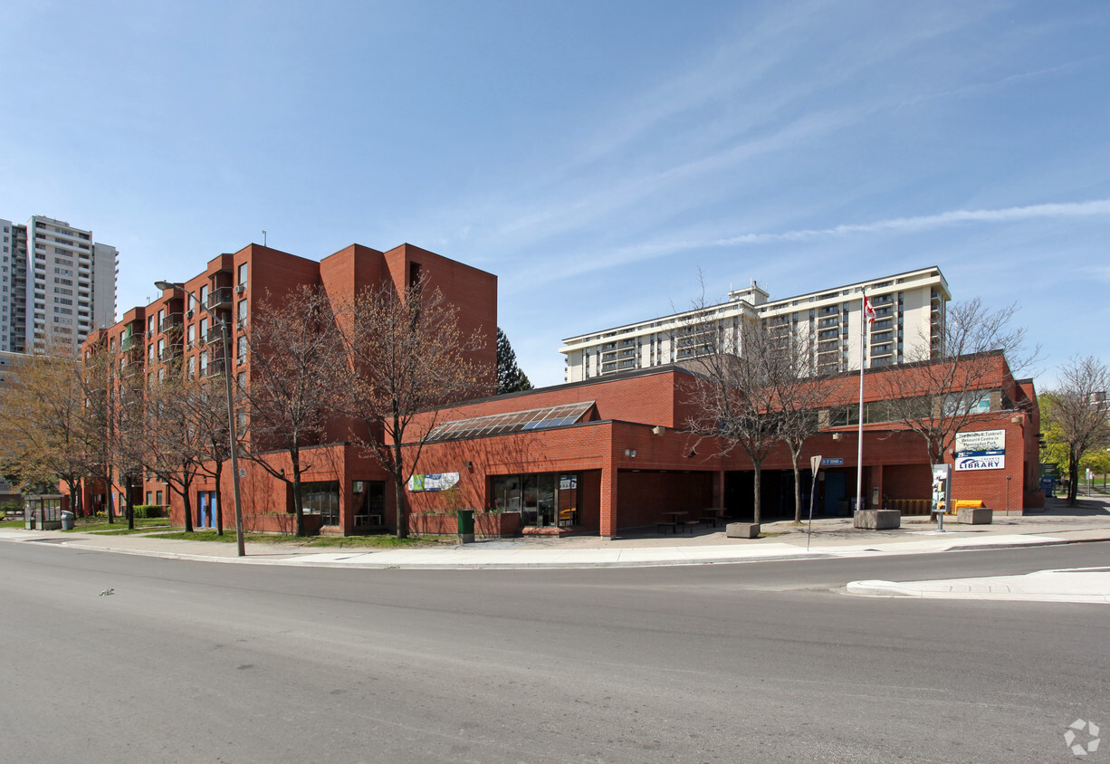 Building Photo - Glenyan Manor