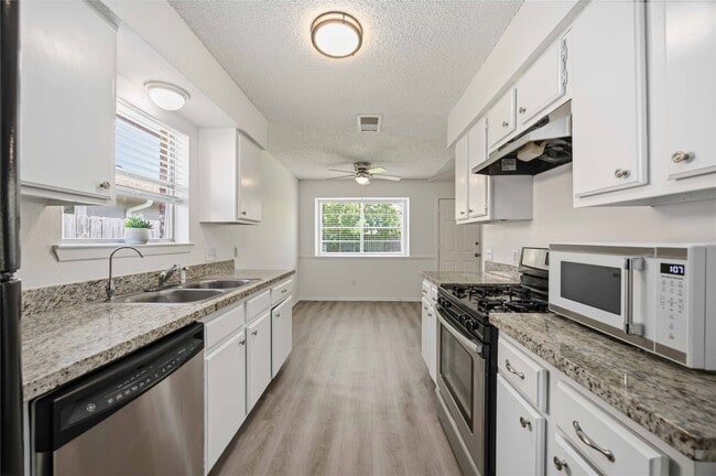 Building Photo - 1131 Rock Canyon Dr