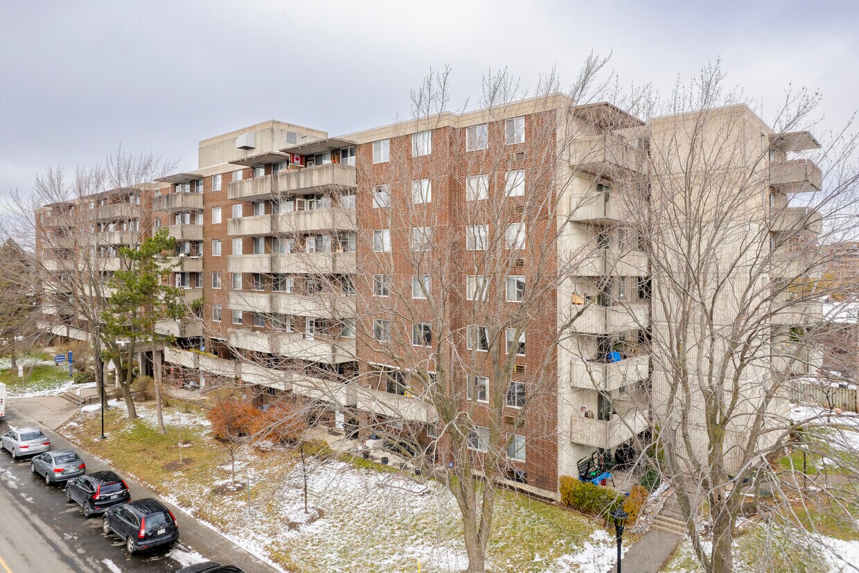 Building Photo - 111 Rue Bruce