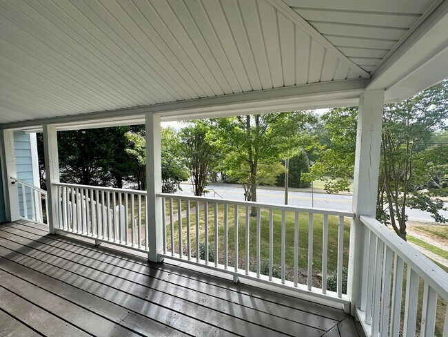 Building Photo - Gorgeous 2 BR 2 BA home in downtown Newnan!