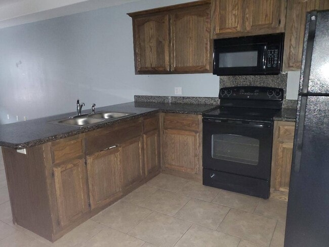 Building Photo - 1903 Oasis Dr