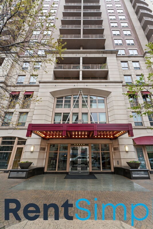 Building Photo - 888 N Quincy St