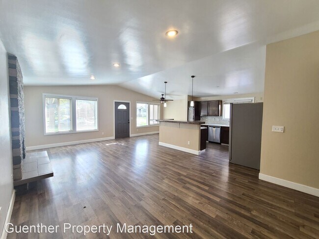 Building Photo - 3 br, 2 bath House - 611 E 19th Ave