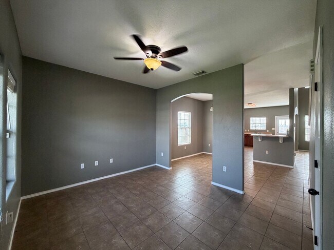 Foto del edificio - TWO STORY 5 BEDROOM 3 BATH HOUSE WITH SPA