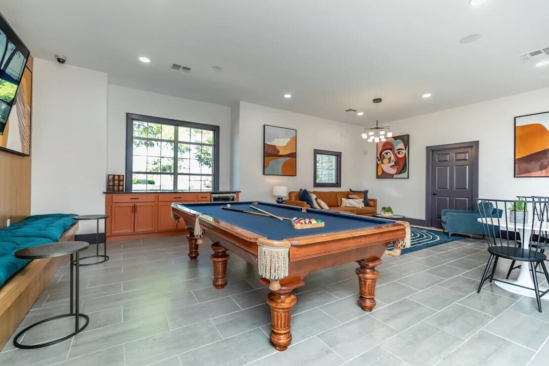 Foto principal - 9914 Military Dr W