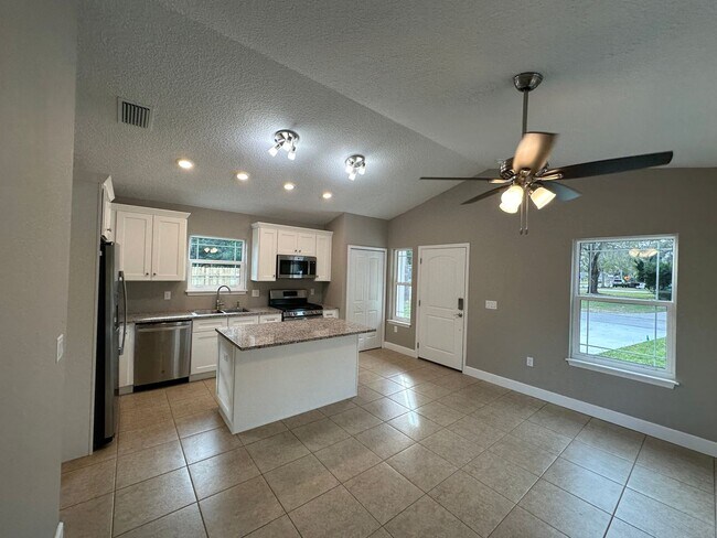 Foto del edificio - Charming 2 Bedroom Home
