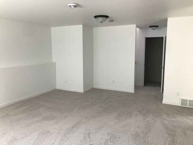 Foto del edificio - 4 Bed 3 Bath Twin Home