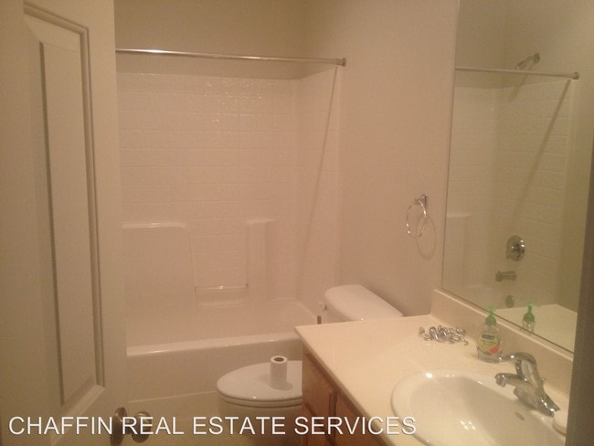 Building Photo - 790 Canary Cir