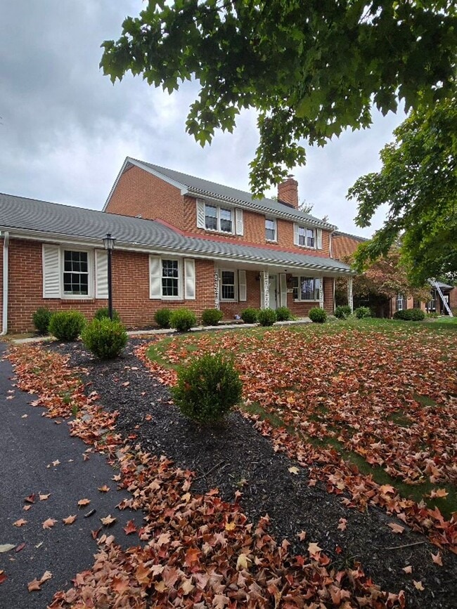 Building Photo - 705 Ashford Rd