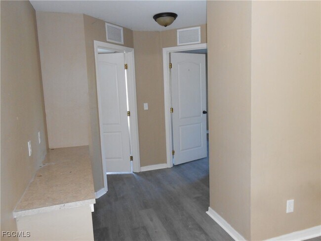 Foto del edificio - 3208 71st St W