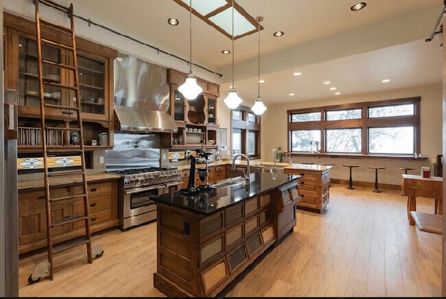 Building Photo - 8815 Oertel Dr