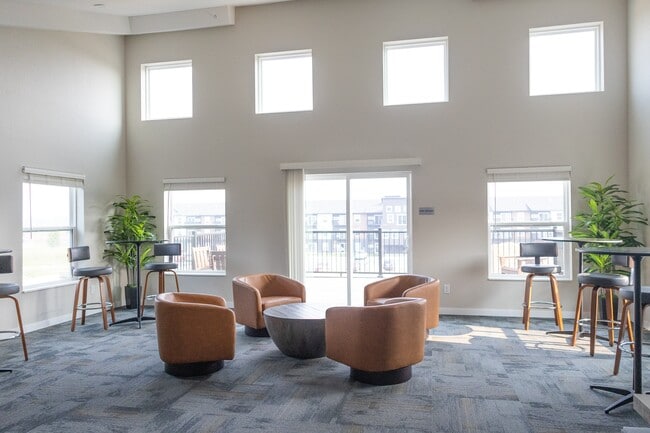 Building Photo - NEW Elmview Apartments