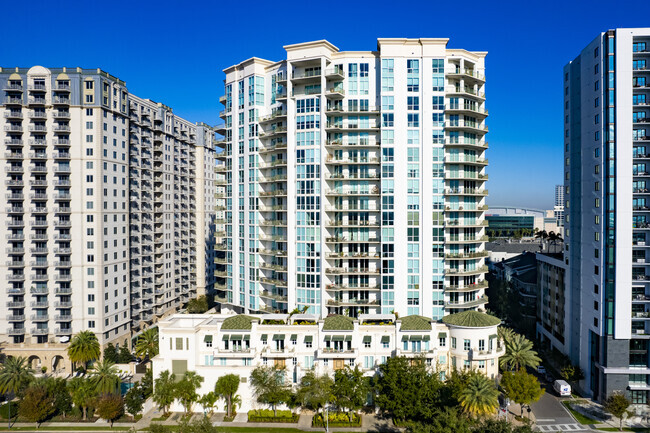 Building Photo - The Plaza Harbour Island