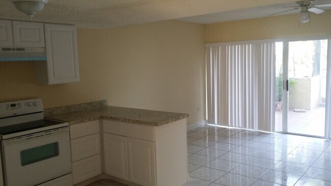 Foto del edificio - 1385 NW 122nd Terrace