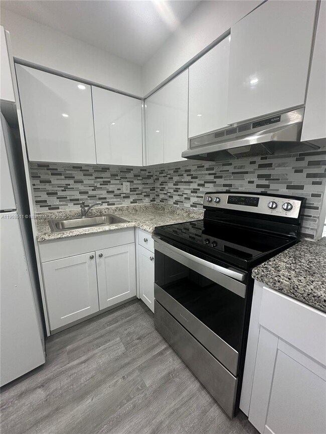 Foto del edificio - 2800 NE 203rd St