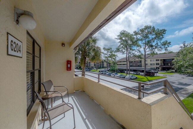 Building Photo - 13608 S Village Dr