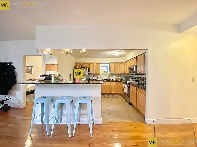 Building Photo - 3 Douglas St