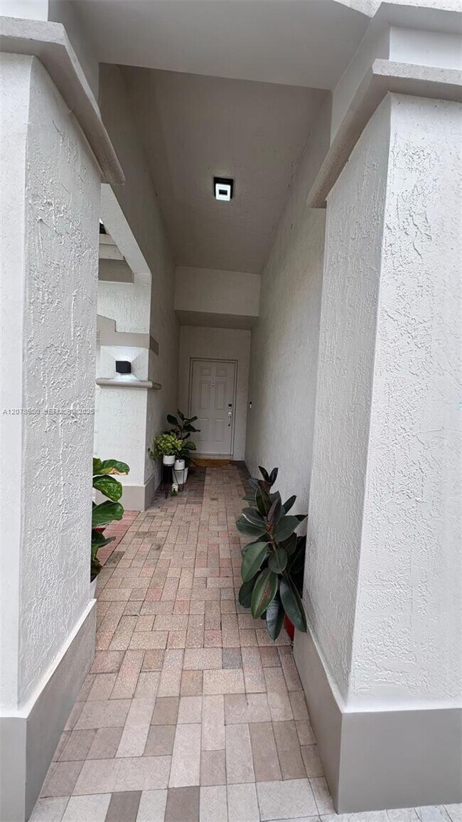 Foto del edificio - 6691 NW 107 Ct