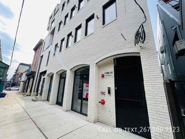 Building Photo - 1306 N Front-2F