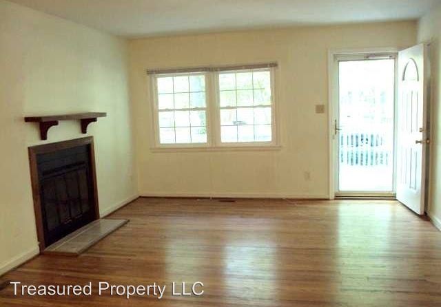 Building Photo - 304 Hickory Dr