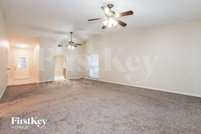 Foto del edificio - 1739 Lakeview Village Dr