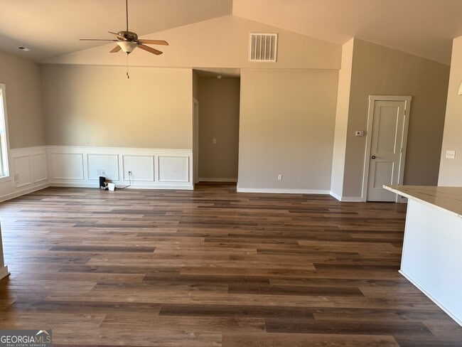 Building Photo - 348 North Point Cir