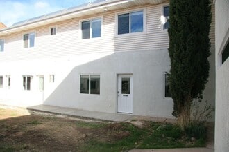 Building Photo - 1060 Louis St