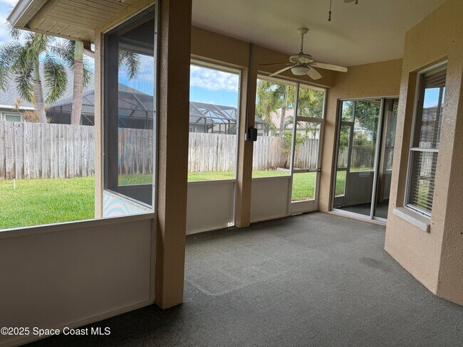 Building Photo - 5971 Newbury Cir