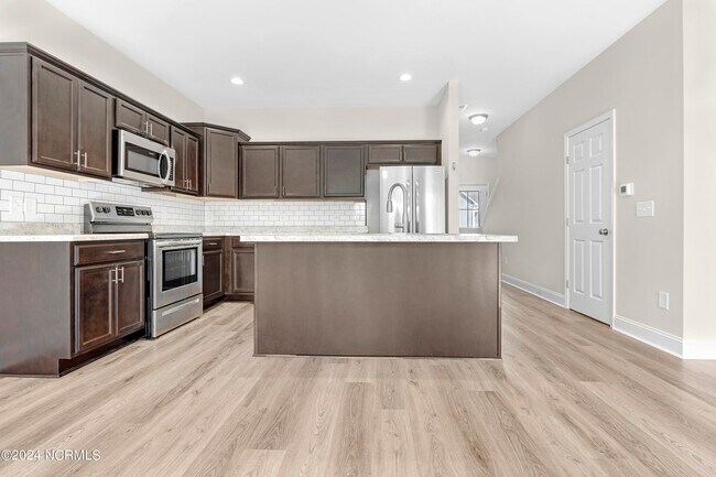 Building Photo - 327 S Stingray Ln