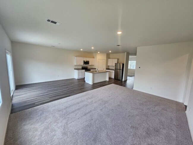 Building Photo - Brand new 5 bed & 3 bath home in EMISD