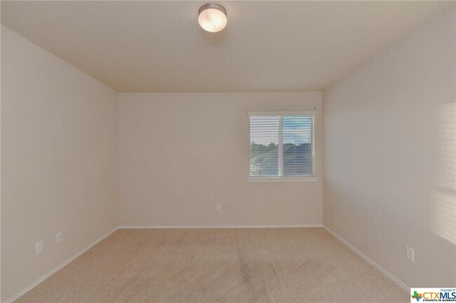 Building Photo - 2103 Ryan Dr