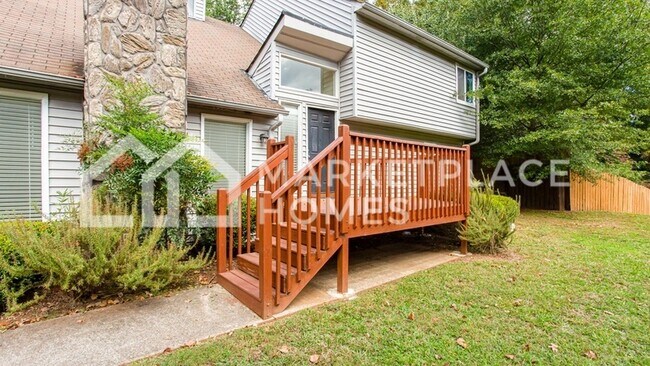 Foto del edificio - 2335 Forest Green Dr