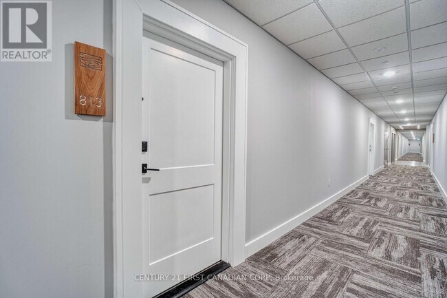 Photo du bâtiment - 460 Callaway Rd
