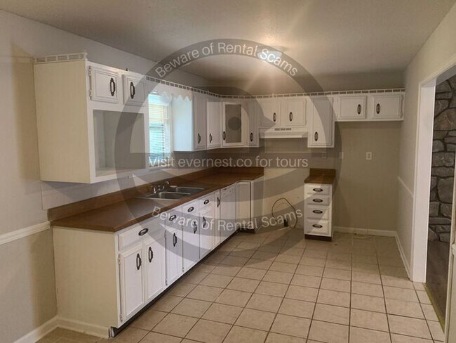 Building Photo - 108 Moonglow Dr
