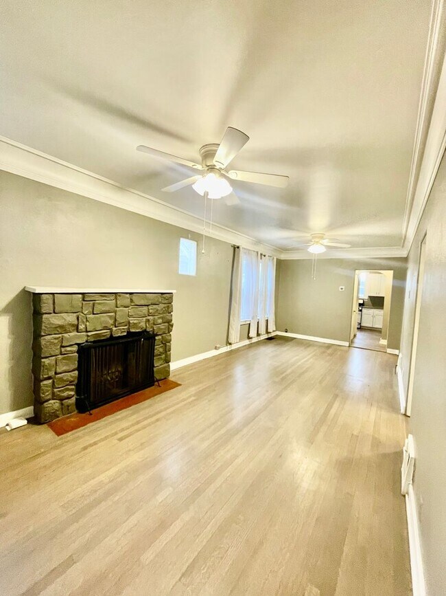 Building Photo - Beautiful 2 bed 2 bath in Highlands-