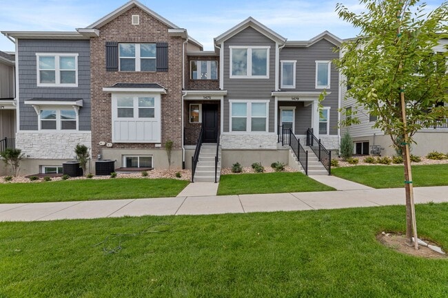 Building Photo - 1475 W Skyline Dr