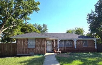 Building Photo - 404 Highland Blvd