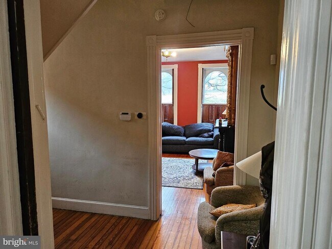 Foto del edificio - 2416 E Baltimore St