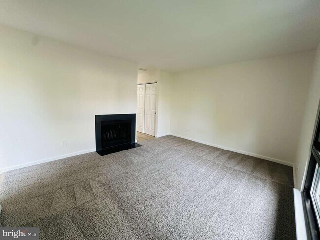 Building Photo - 16 E Daisy Ln