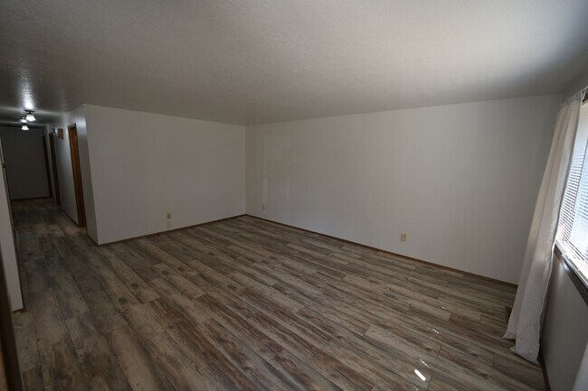 Building Photo - 3 bed 2 bath home in Port Angeles