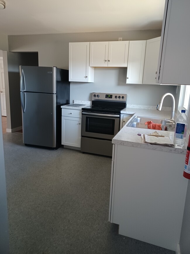Kitchen - 1900 Circleville Rd