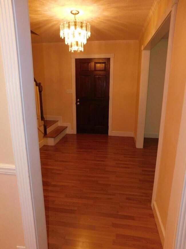 Building Photo - 3 bedroom Signal Mountain Home!