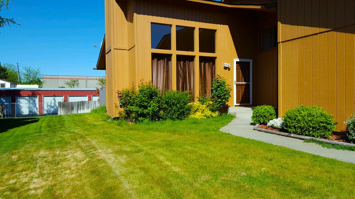 7927 N Colton St, Spokane, WA 99208 Townhome Rentals in Spokane WA