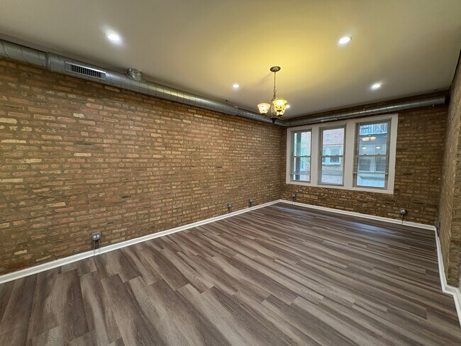 Foto del edificio - 1649 W Pratt Blvd