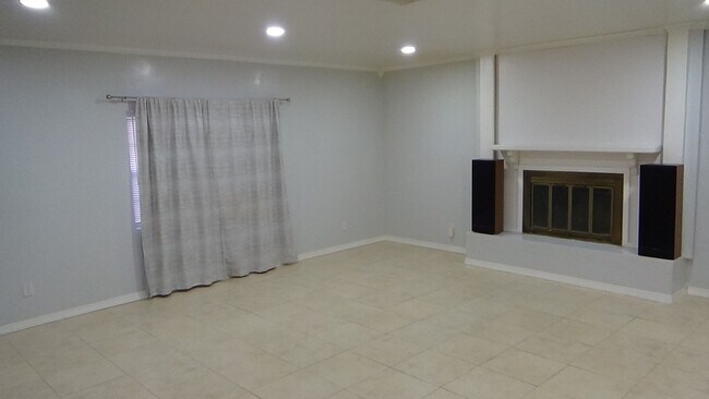 Building Photo - 3 Bedroom 2 bathroom in Lake Alfred