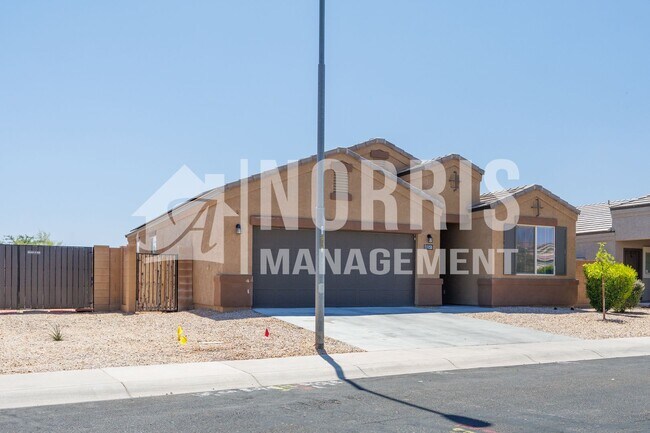 Building Photo - Low Maintenance Home Centrally Located