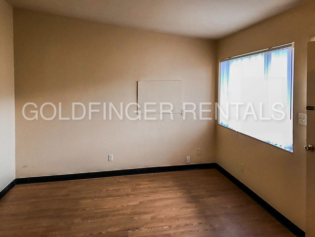 Foto del edificio - 532 High Grove Blvd