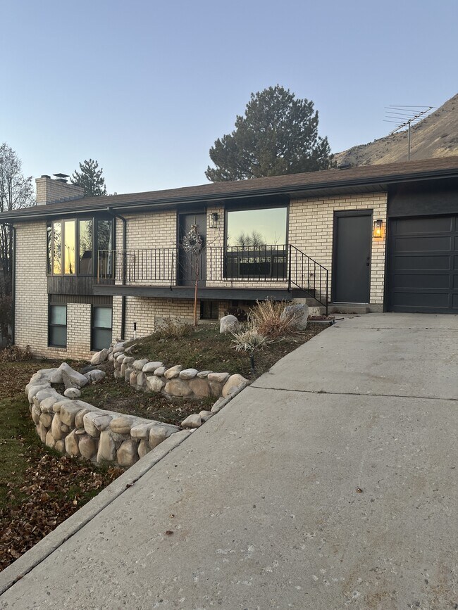 Building Photo - 18 N 1540 E St