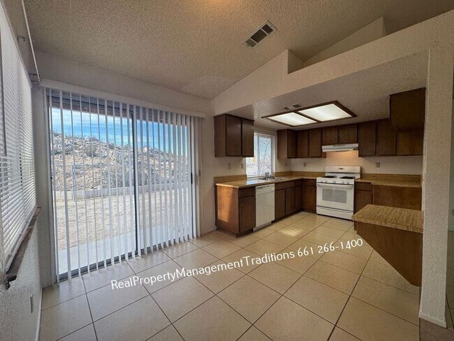 Foto del edificio - Charming Lake Los Angeles 3+2